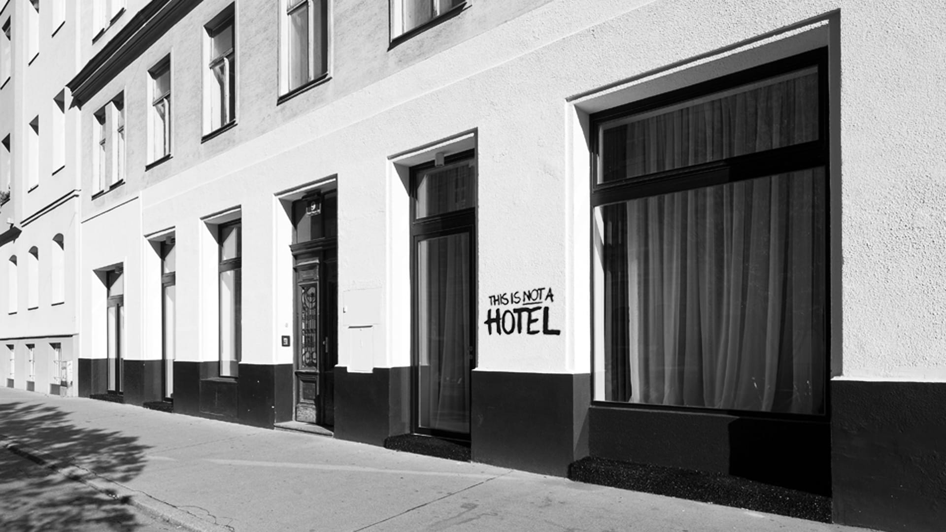 lostinarchitecture_This Is Not A Hotel_Wohnen im Erdgeschoß_ Leerstand
