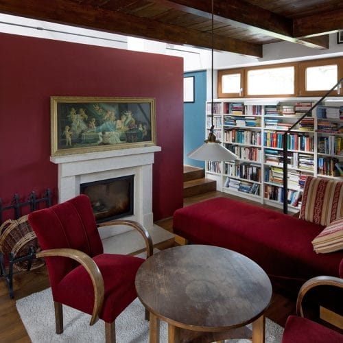 lostinarchitecture_HER_ Bauen im Bestand_ interior design_Bibliothek in der umgebauten ehemaligen Scheune