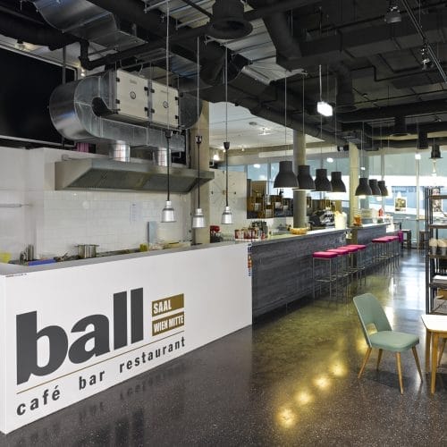 lostinarchitecture_Restaurant Ballsaal, Mall Wien Mitte Shopping Center open kitchen