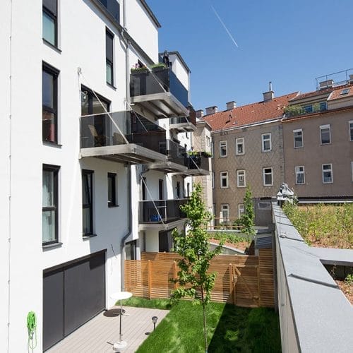 lostinarchitecture_FAL_Geschoßwohnbau_die Hoffassade Blick auf die begrünten Gärten im Hof