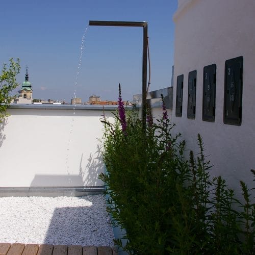 lostinarchitecture_R&B_Dachgeschoßausbau mit Dachgarten/ Terrasse und Outdoor Dusche