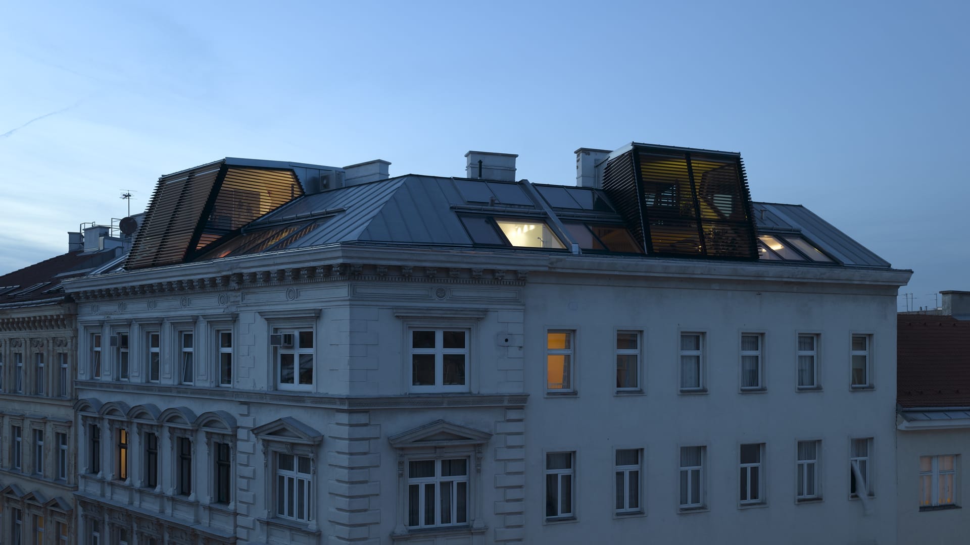 lostinarchitecture_R&B_Dachgeschoßausbau Dachlandschaft bei Nacht
