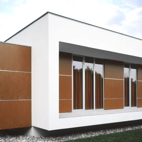 lostinarchitecture_Fassade aus Sperrholzplatten FIN PLY Bungalow