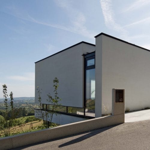 lostinarchitecture_Einfamilienhaus am Hang mit Blick auf den Neusiedlersee