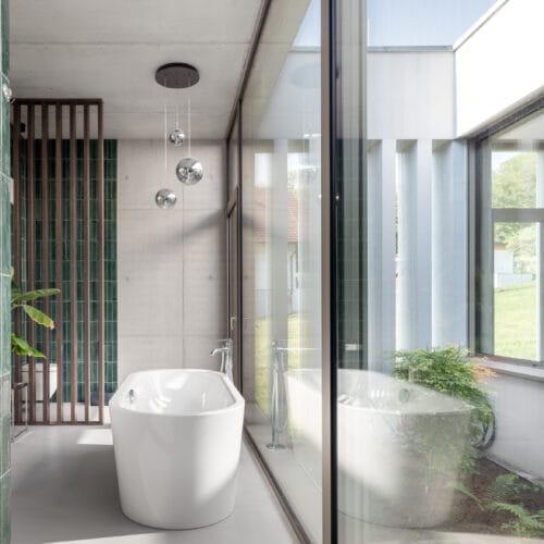 lostinarchitecture_DRA_bathroom near atrium